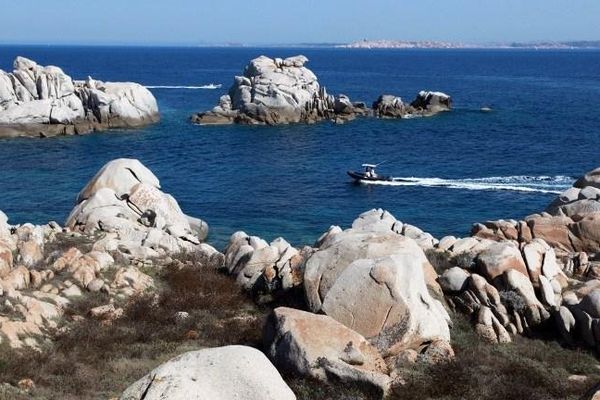 Patrouille maritime dans l'archipel des îles Lavezzi (Corse-du-Sud)