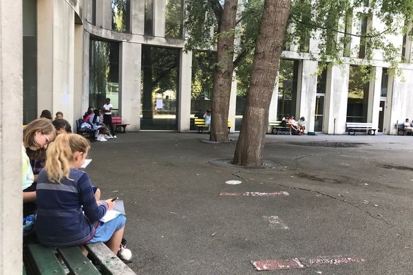 Lundi matin, les professeurs de classe de 6ème n'ont pas donné de cours à leurs élèves. Ils protestent contre des effectifs trop élevés.