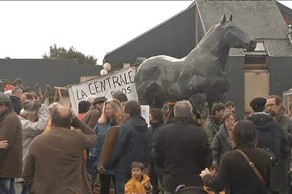 Manifestation dans le centre-ville de Landivisiau contre le projet de centrale au gaz naturel.