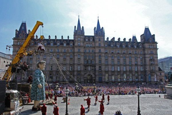 La grand-mère de Royal de luxe une star à Liverpool.