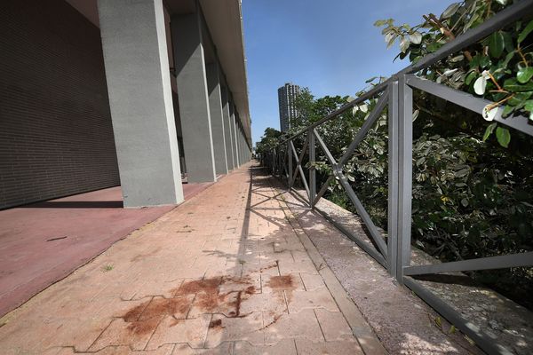 17 mai 2022. Un homme de 90 ans a été poussé d'un balcon dans un immeuble de Lyon-La Duchère. Un de ses voisins de 51 ans est soupçonné, il a été placé en garde à vue.