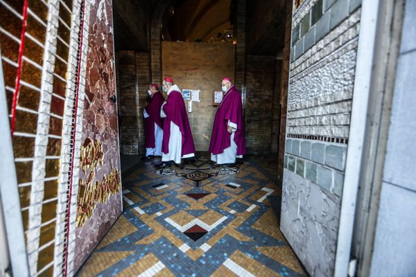 Lourdes, 2 novembre 2021 : séance plénière des évêques de France au sujet de la pédophilie et abus sexuels dans l'Église.