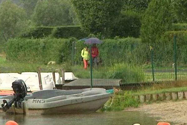 Des débuts de vacances gâchés pour les juillettistes qui, en attendant le parasol, doivent sortir le parapluie.