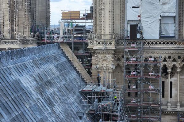 L'entreprise Coanus a posé 400 tonnes de plomb sur la toiture de Notre-Dame.