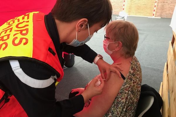 350 personnes auront été vaccinées par les sapeurs-pompiers de la Somme ce jeudi 15 avril 2021 à Fort-Mahon