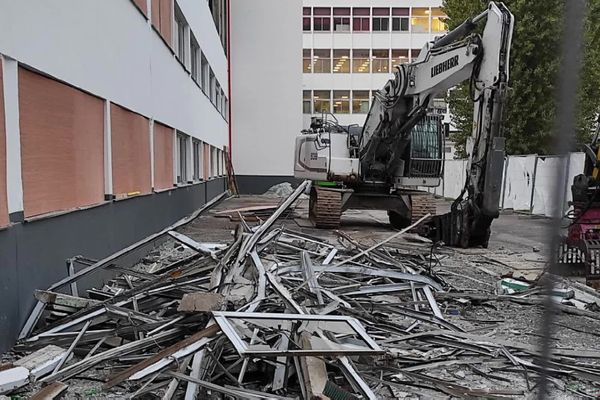 Des travaux de désamiantage à Renault Sandouville inquiètent les salariés de l'usine