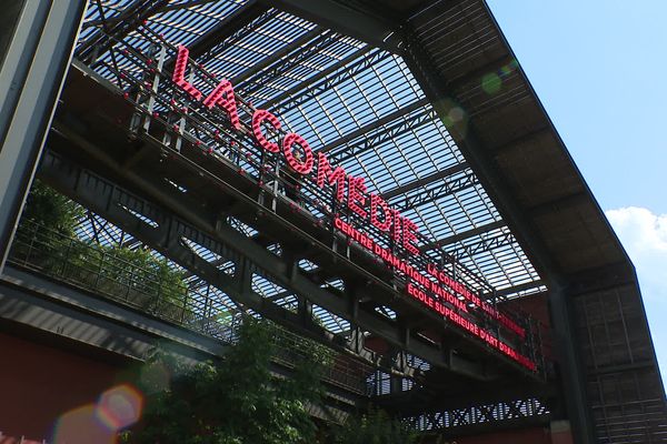 Après plusieurs années d'inoccupation, l'ancien bâtiment industriel a été transformé en théâtre.