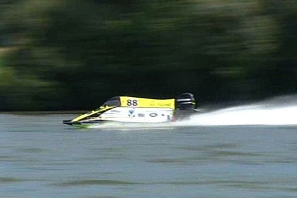 Le 5e Grand Prix de motonautisme de Seurre, en Côte-d'Or, se déroule sur la Saône samedi 30 et dimanche 31 août 2014. 