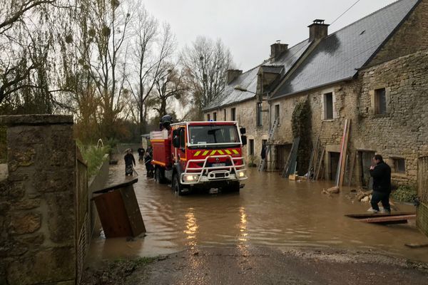 Le rez-de-chaussée de cette maison a été envahi par 1 mètre d'eau, mais heureusement le compteur électrique n'a pas été endommagé.