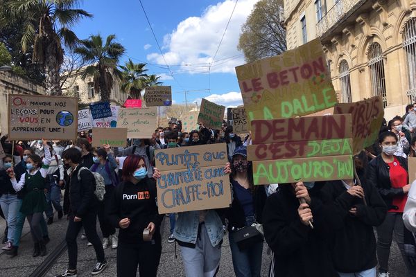 600 jeunes dans les rues de Montpellier ce vendredi, selon la police.