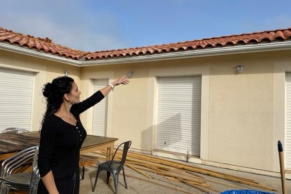 C'est la double peine pour Julie. Sinistrée durant l'orage de grêle, elle va devoir refaire faire les travaux censés réparer les dégâts.