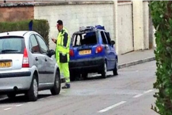 Une voiture en stationnement devant le lycée de l'Acheuléen à Amiens a été partiellement incendiée.