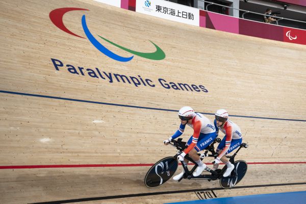 Corentin Ermenault et Alexandre Lloveras lors de la poursuite sur 4 000m aux Jeux paralympiques de Tokyo, le 25 août 2021.