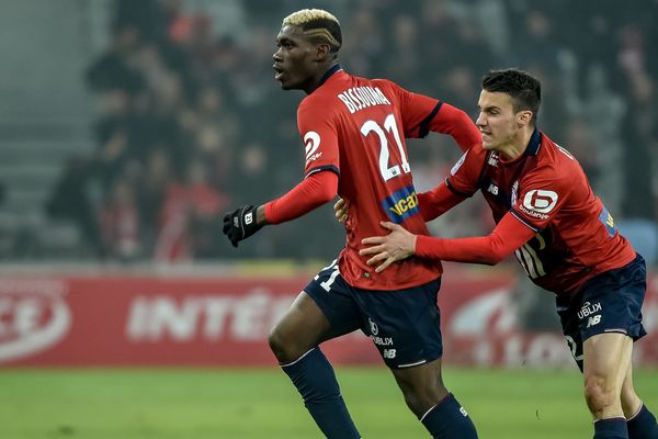 Yves Bissouma (à gauche) prolonge l'aventure avec les Dogues.