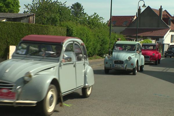 Plusieurs véhicules d'époque, d'après les premiers congés payés se sont rendus à Berck-sur-Mer.