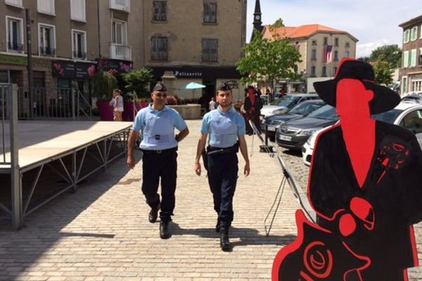 Patrouille de réservistes de la gendarmerie à Craponne-sur-Arzon (43).
®G. Rivollier, France 3