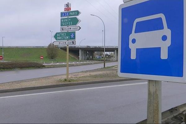 La rue de Malines, secteur Cap Nord à Dijon, où des échanges de tirs ont eu lieu dimanche 27 mars 2016 dans la soirée, faisant un mort.