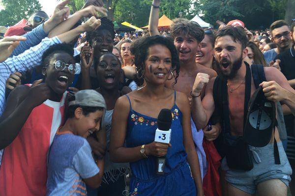 Les difficiles conditions du direct vécues par notre journaliste Elsa Arnould lors d'une finale de coupe du monde de football