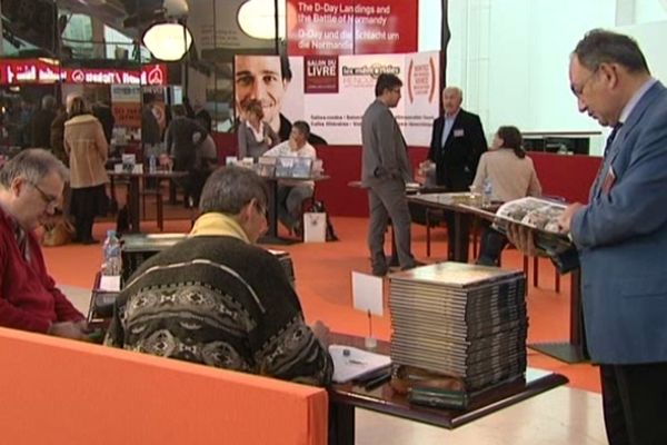 Dans le cadre des Mémoriales, un salon du livre réunit près d'une cinquantaine d'auteurs