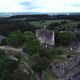 Le château de Domfront,dans l'Orne, domine la vallée.