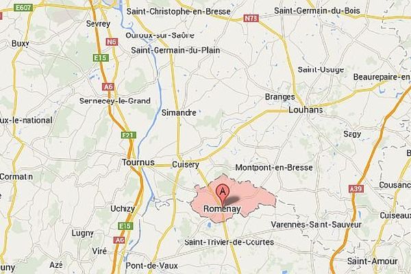 500 tonnes de foin ont été détruites dans un incendie à Romenay, en Saône-et-Loire, mercredi 2 juillet 2014. 