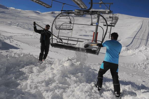 Remontées mécaniques à la station de ski Superbagnères dans les Pyrénées