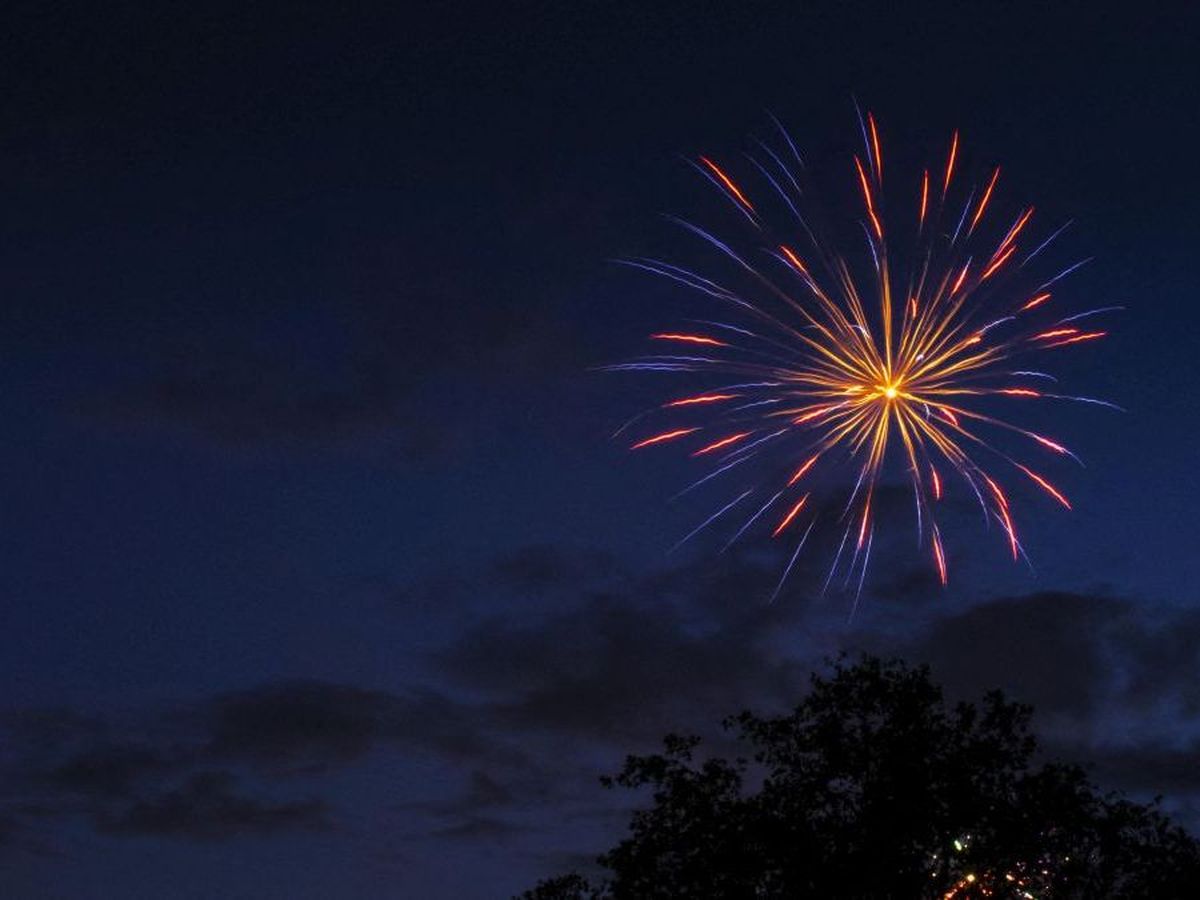 Puy De Dome Des Feux D Artifices Maintenus Dans Quelques Communes