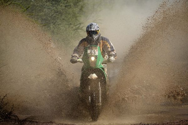 L'Aubois Patrice Carillon, au volant de sa KTM lors de la 12e étape du Dakar 2015, entre Termas de Rio Hondo et Rosario, en Argentine.