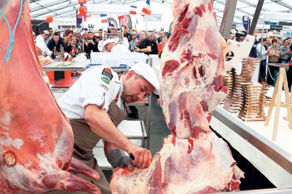 Un boucher en compétition lors de la dernière édition du "World Butchers' challenge": la coupe du monde de boucherie.