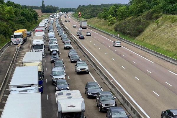 Seule la voie en direction de Dijon/Beaune/Lyon est touchée par l'incident.