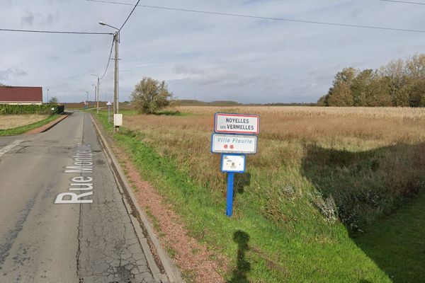 Entrée de la commune de Noyelles-lès-Vermelles (Pas-de-Calais) par la rue de Montpellier.