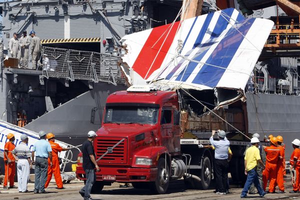 Le 14 juin 2009, des débris du vol AF447 sont récupérés par la marine brésilienne. L'affaire dure depuis quatorze ans.