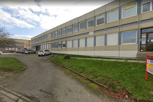 3 bureaux de l'entreprise située au 8 rue Fernand Forest à Gouesnou ont brûlé ce vendredi 18 février.