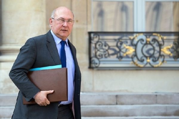 Michel sapin à la sortie d'un conseil des ministres le 27 mars 2013