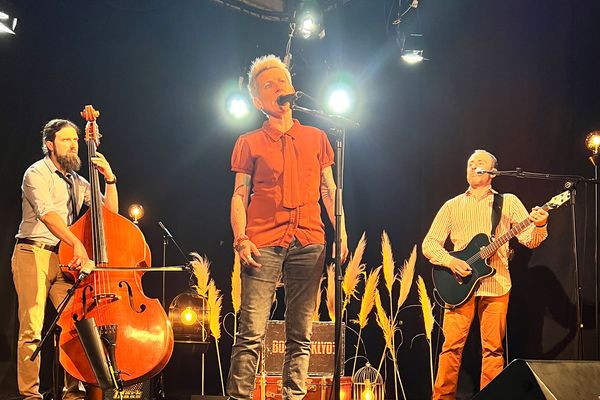 Bonye & Klyde, un trio venu de Vesoul pour nous offrir un moment de chansons française aux accents de jazz et de bossa.