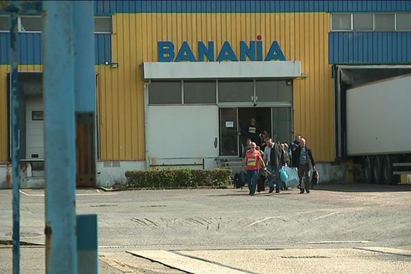 Le 15 avril 2019, les salariés licenciés quittent l'usine Banania de Faverolles dans la Somme.