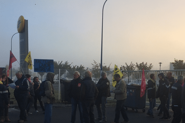 Grève au centre de tri d'Ussac en Corrèze