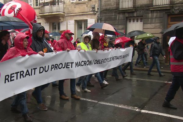 A Bordeaux, plusieurs centaines de manifestants demandaient l'abandon du projet de réforme contre les retraites 