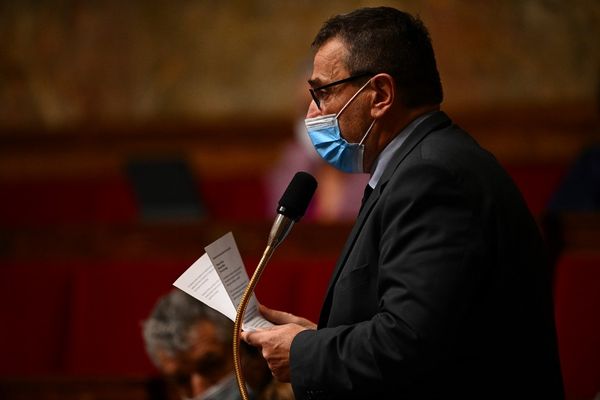 Paul-André Colombani dans l'hémicycle de l'Assemblée nationale.