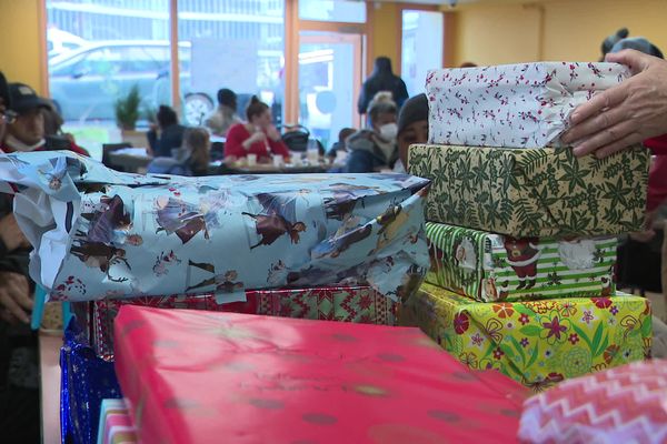 L'association chambérienne la Cantine savoyarde a offert un repas de fête et des cadeaux à plus de 200 bénéficiaires ce dimanche 25 décembre.