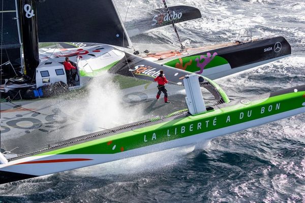 Le safran tribord du Sodebo Ultim 3 a cassé dans la nuit de dimanche à lundi dans l'Océan Atlantique Sud.