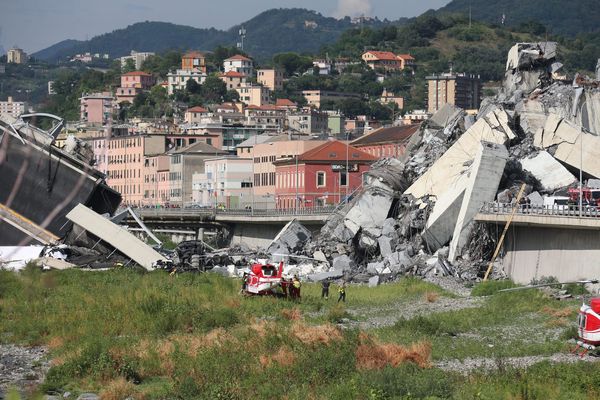 L'effondrement du viaduc de l'A10 a Gênes a fait au moins 30 morts.