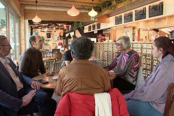 GREY PRIDE 17 Charente Maritime est un groupe qui œuvre pour le bien vivre LGBTQIA+ après la cinquantaine.