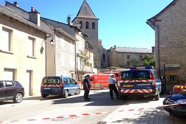 Chanac (Lozère) - le centre du village est bouclé par la gendarmerie - 23 septembre 2013.