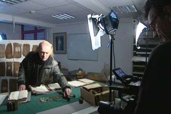 Derniers ajustements avant tournage sur plateau du documentaire consacré à Mandrin