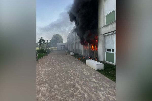 Les adolescents étaient suspectés d'avoir l'incendié une école primaire à Meyzieu le 19 juin dernier.