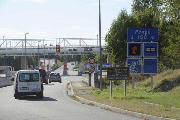 Les gendarmes de Haute-Garonne ont intercepté un homme se rendant à Albi depuis Toulouse via l’autoroute A68 à bord d’une trottinette électrique.