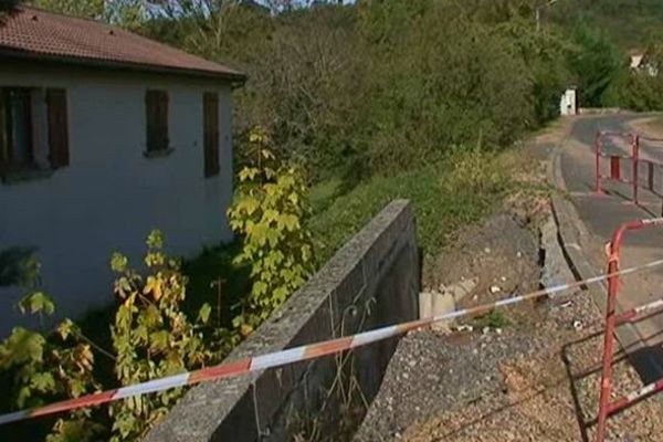 Outre les dommages très importants sur la voirie communale de Laps (Puy-de-Dôme), des dégâts ont également été constatés chez des particuliers lors de l'orage du 28 juillet dernier. Laps, qui fait partie des 4 communes auvergnates venant d'être reconnues en état de catastrophe naturelle.