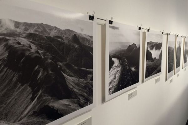 A l’occasion des 20 ans de la disparition d’Albert Monnier, le Museum des volcans d’Aurillac rend hommage au photographe auvergnat, rendu célèbre par ses cartes postales artistiques en noir et blanc de Paris. Jusqu’en janvier 2019, une exposition « Empreintes et Paysages » lui est consacrée.