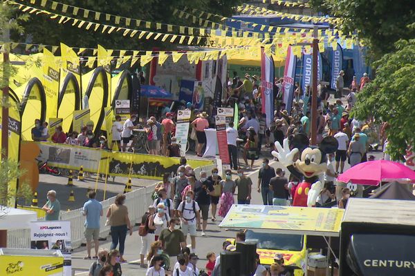 Ville d'arrivée de la 19e étape et de départ de la 20e étape, Libourne mise sur les retombées économiques du Tour et une embellie du tourisme à plus long terme. 